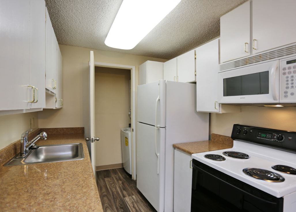 The Courtyard Apartment Homes Image 9