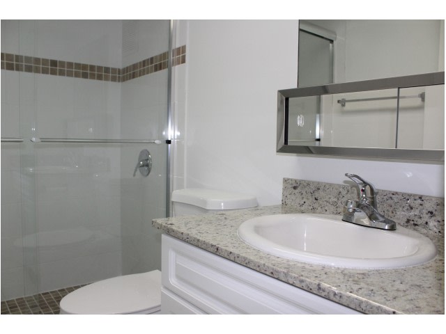 Lago Club Apartments Image 9