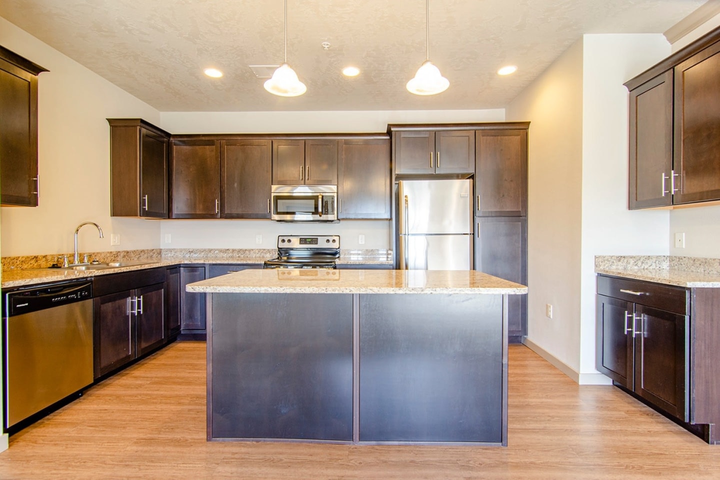 Red Tail Apartments Image 23