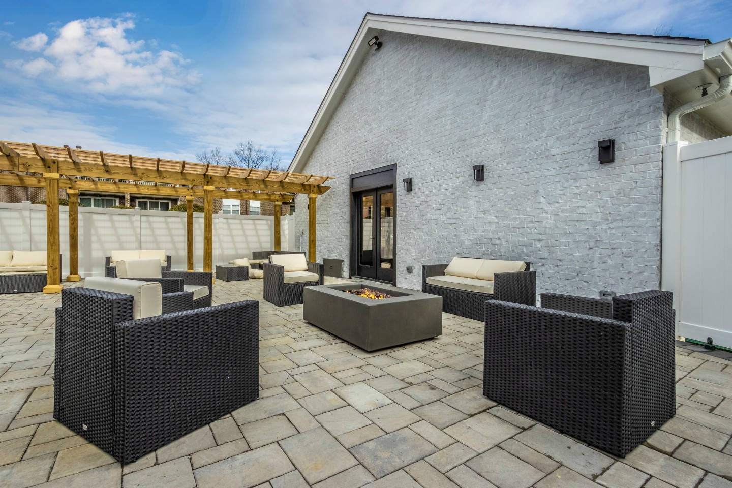 209 at Pickwick Apartments Image 7