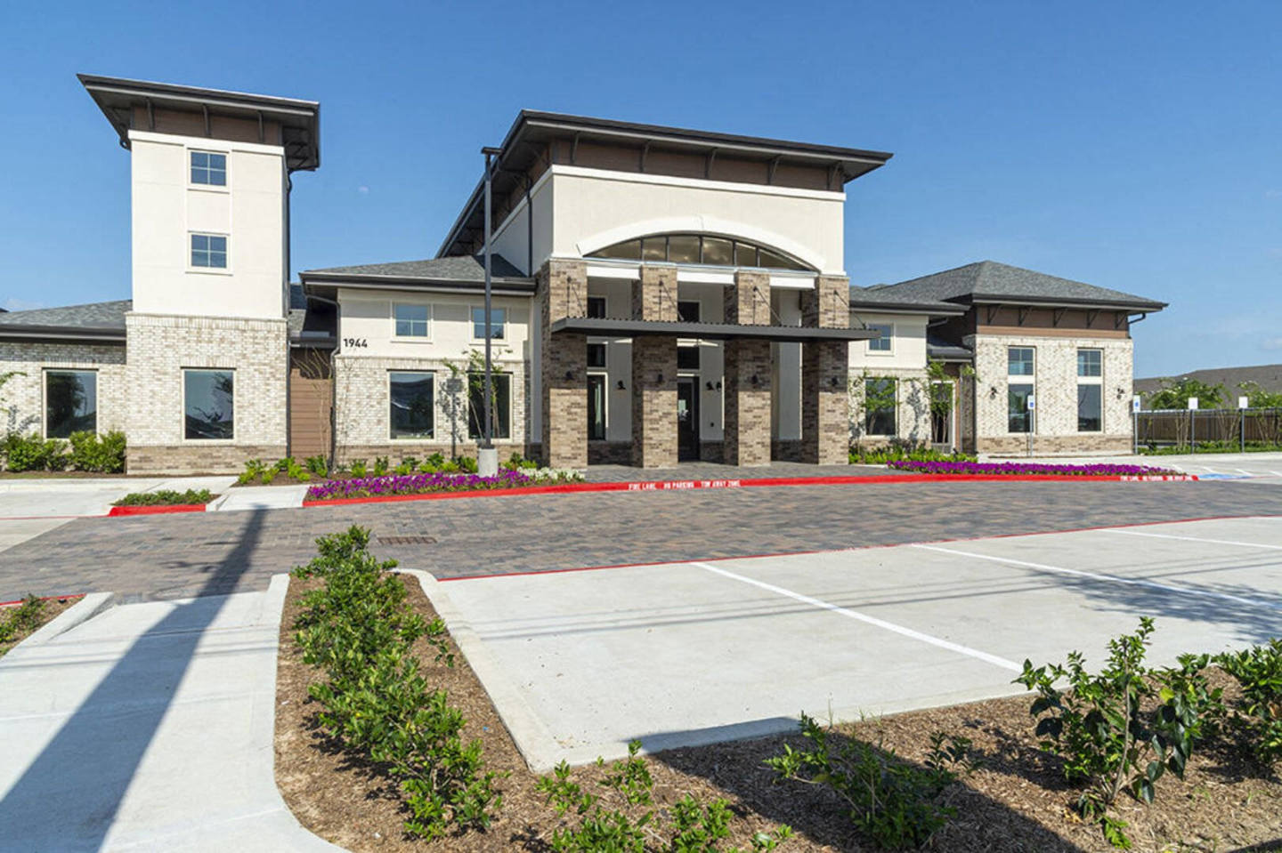 Lakecrest Apartments Image 3