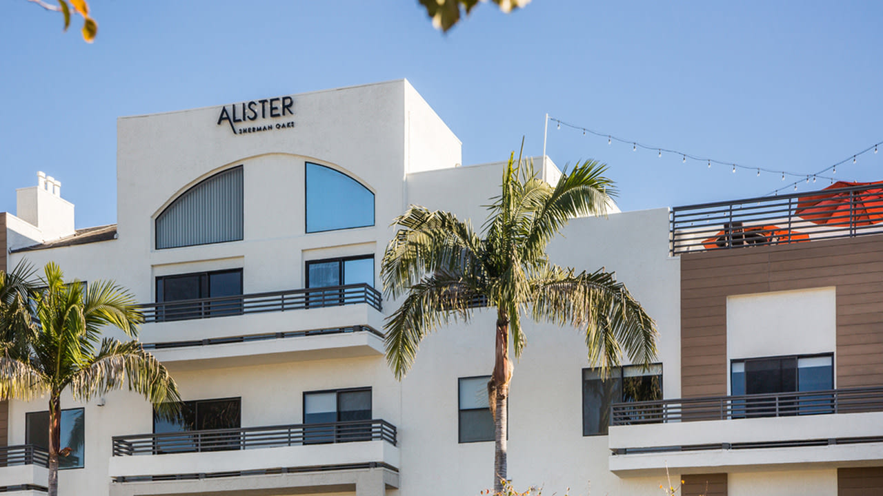 Alister Sherman Oaks Image 10