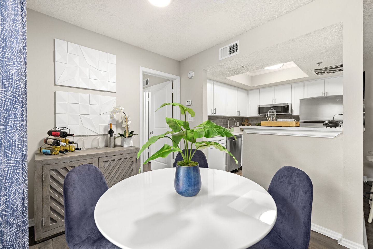 4800 Westshore Apartments Image 8