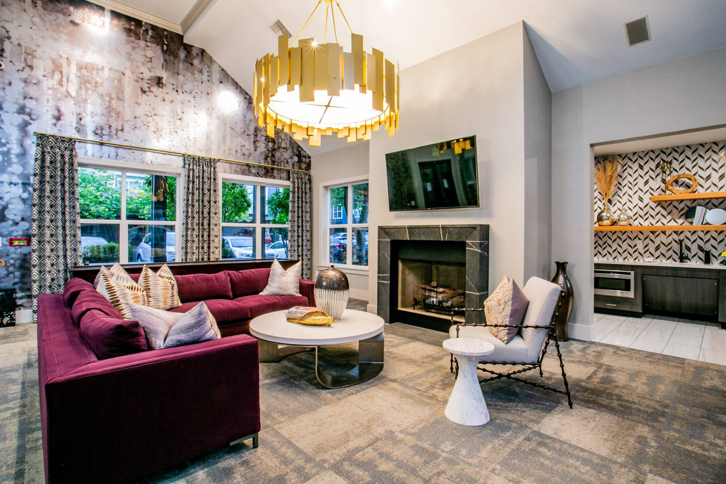 The Colonnade Luxury Townhome Apartments Image 3