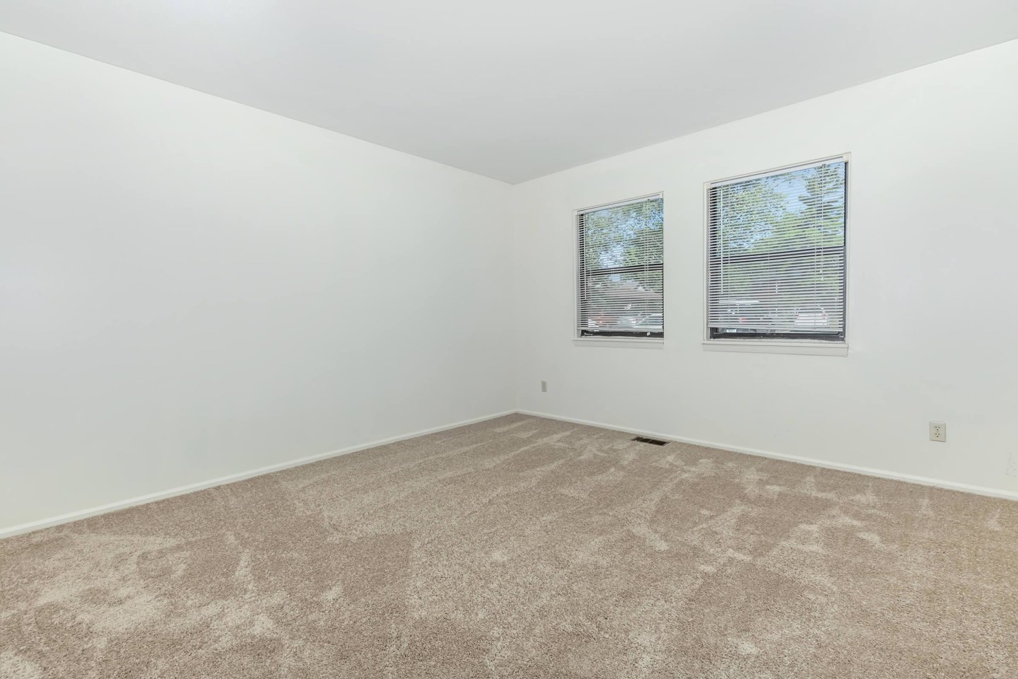 Mayfair Village Image 19