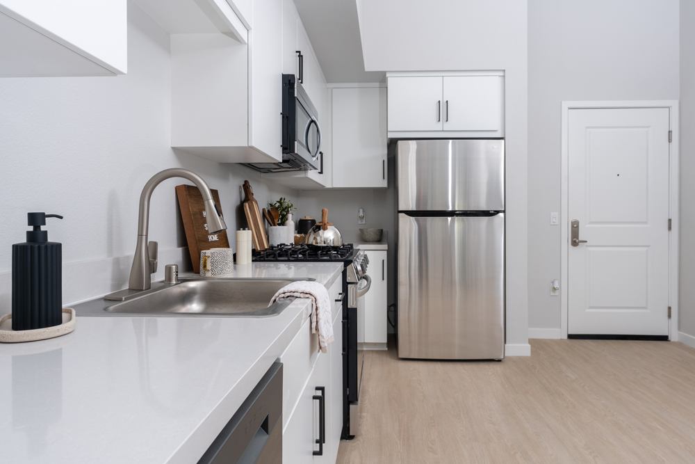 Downtown Ontario Luxury Apartments Image 17
