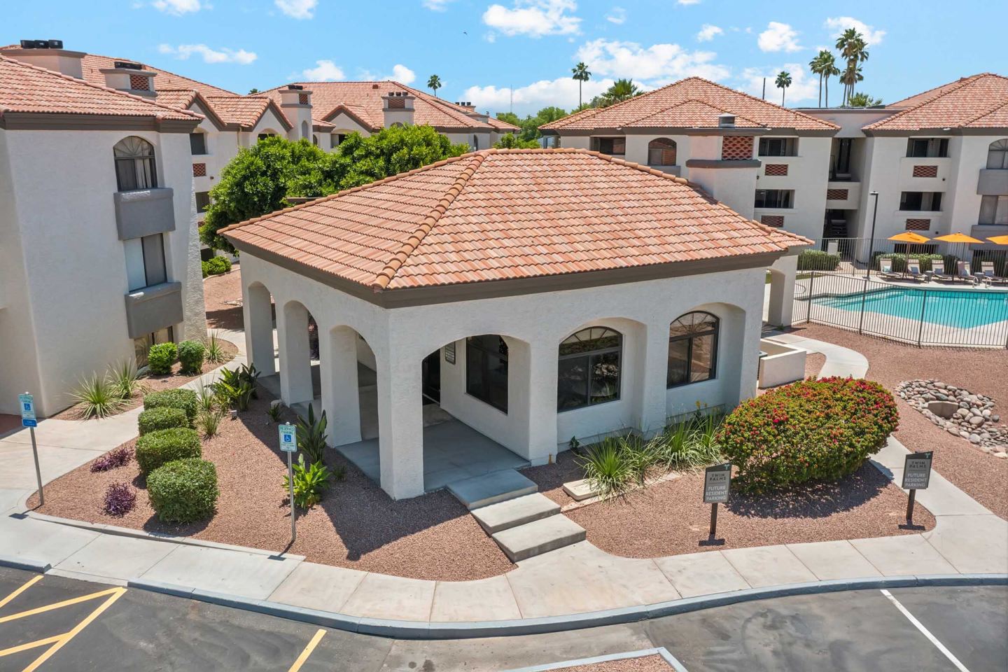 Twin Palms Image 42