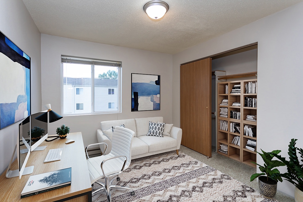 Pointe West Apartments Image 9