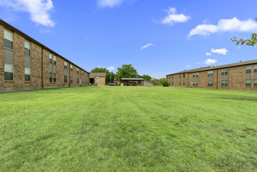 Cleburne Plaza Image 14