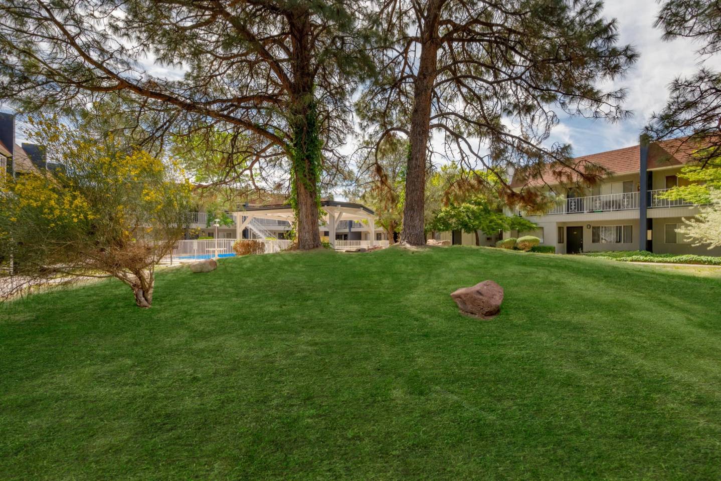 Monterey Manor Image 17