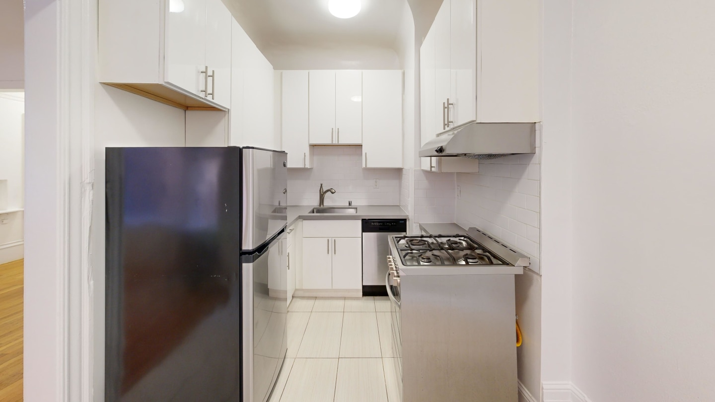 676 Geary St Image 4