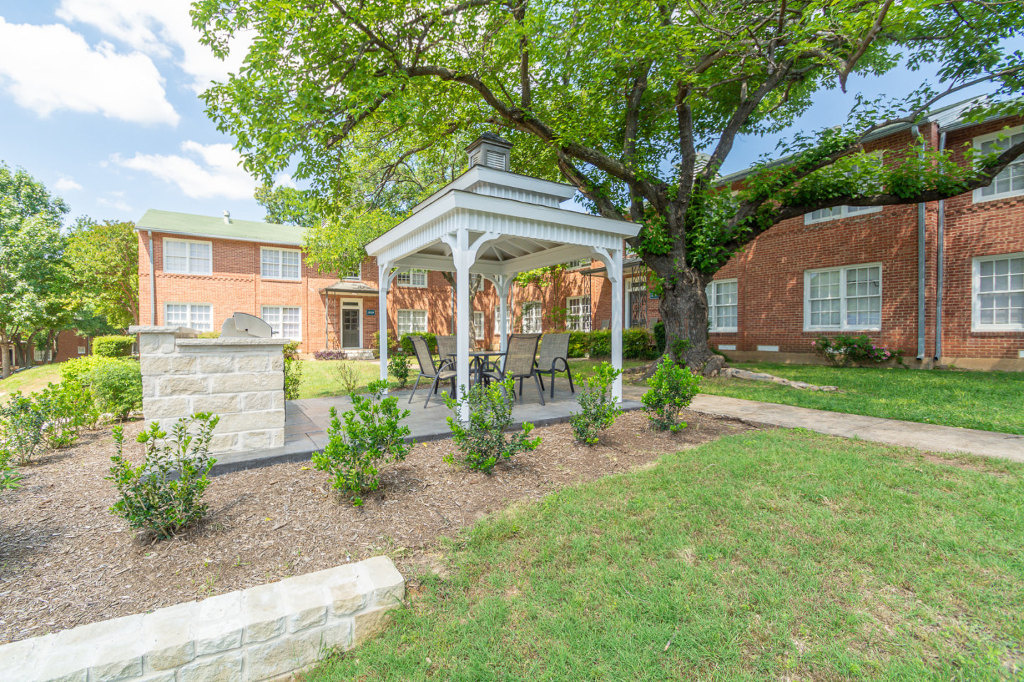Hampton Plaza at Kessler Park Image 27