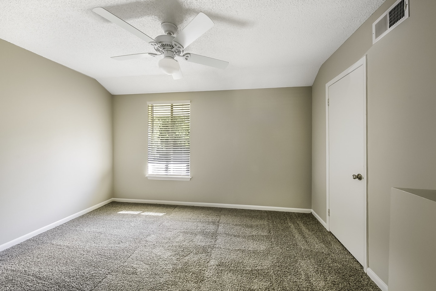 Pine Ridge Apartments Image 22
