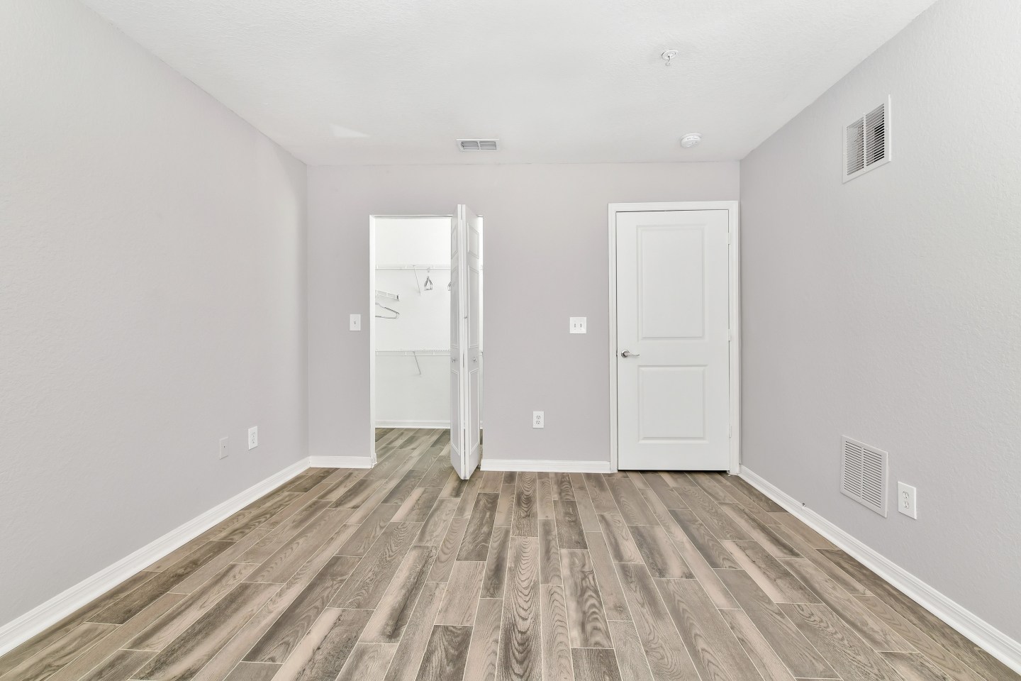 Village Lakes Apartments Image 4
