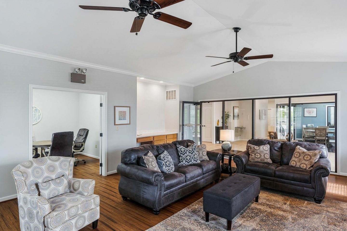 Burlington Oaks Image 18