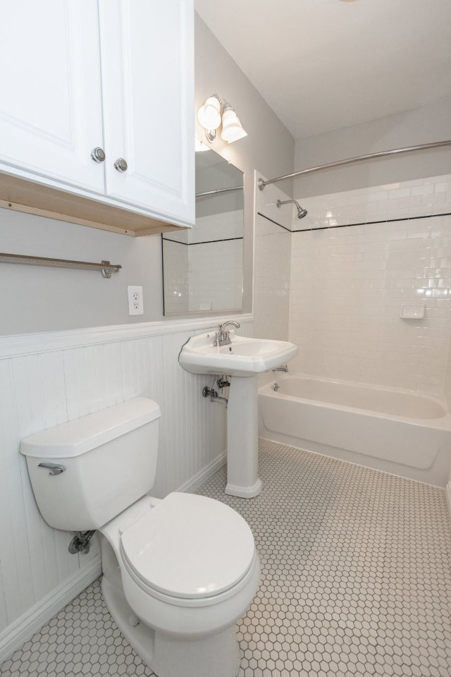 1137 E 10th Avenue Image 16