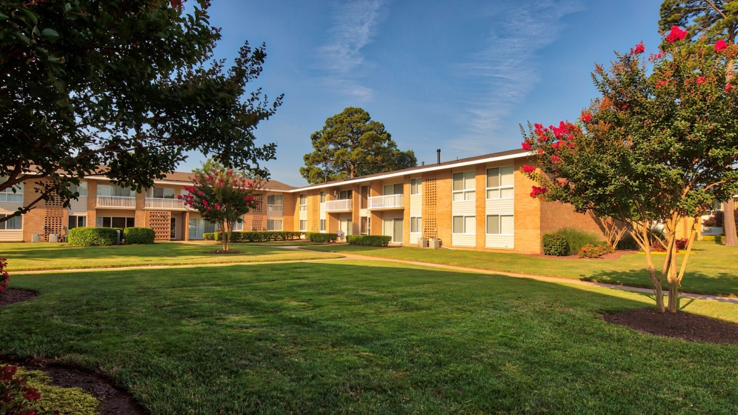 Pinewood Gardens Apartments Image 20