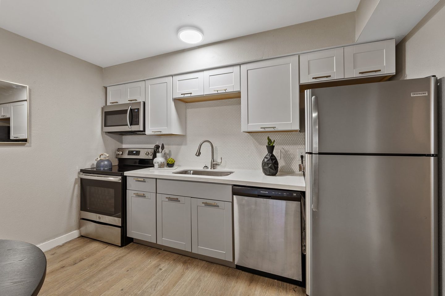 Camelback Village Apartments Image 12