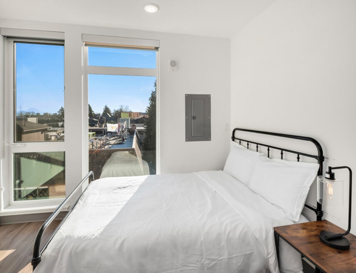 Fifty-Two Apartments - Student Housing Image 8