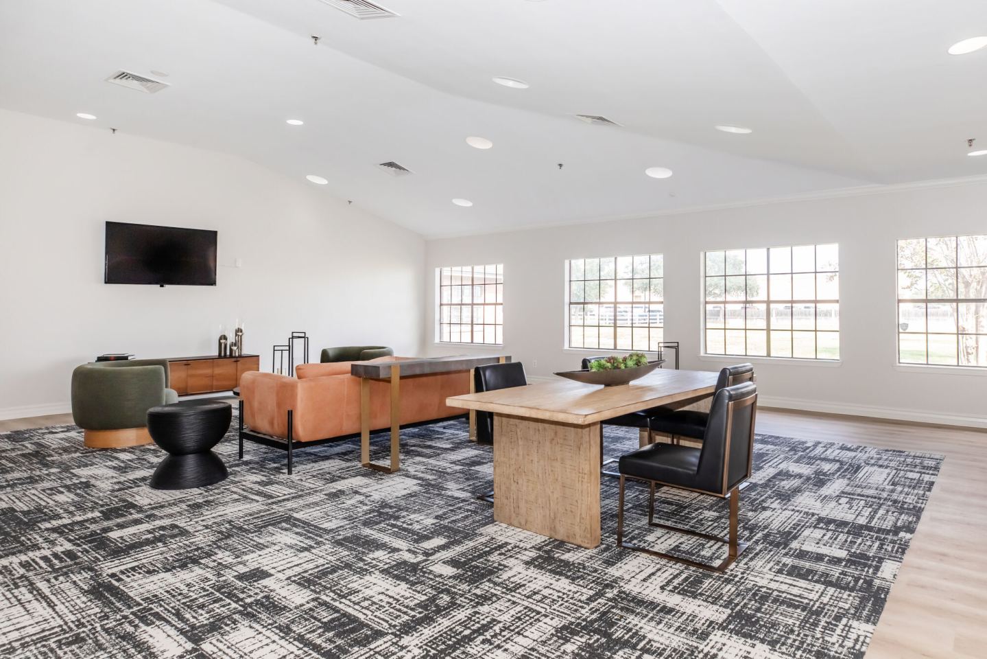 Encino Luxury Apartments Image 8