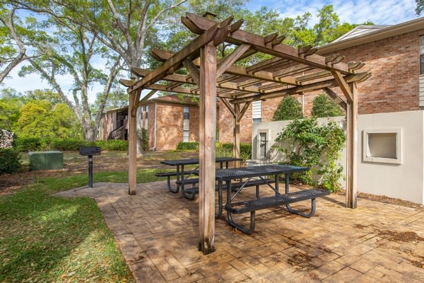 Coachman Club Apartments Image 13