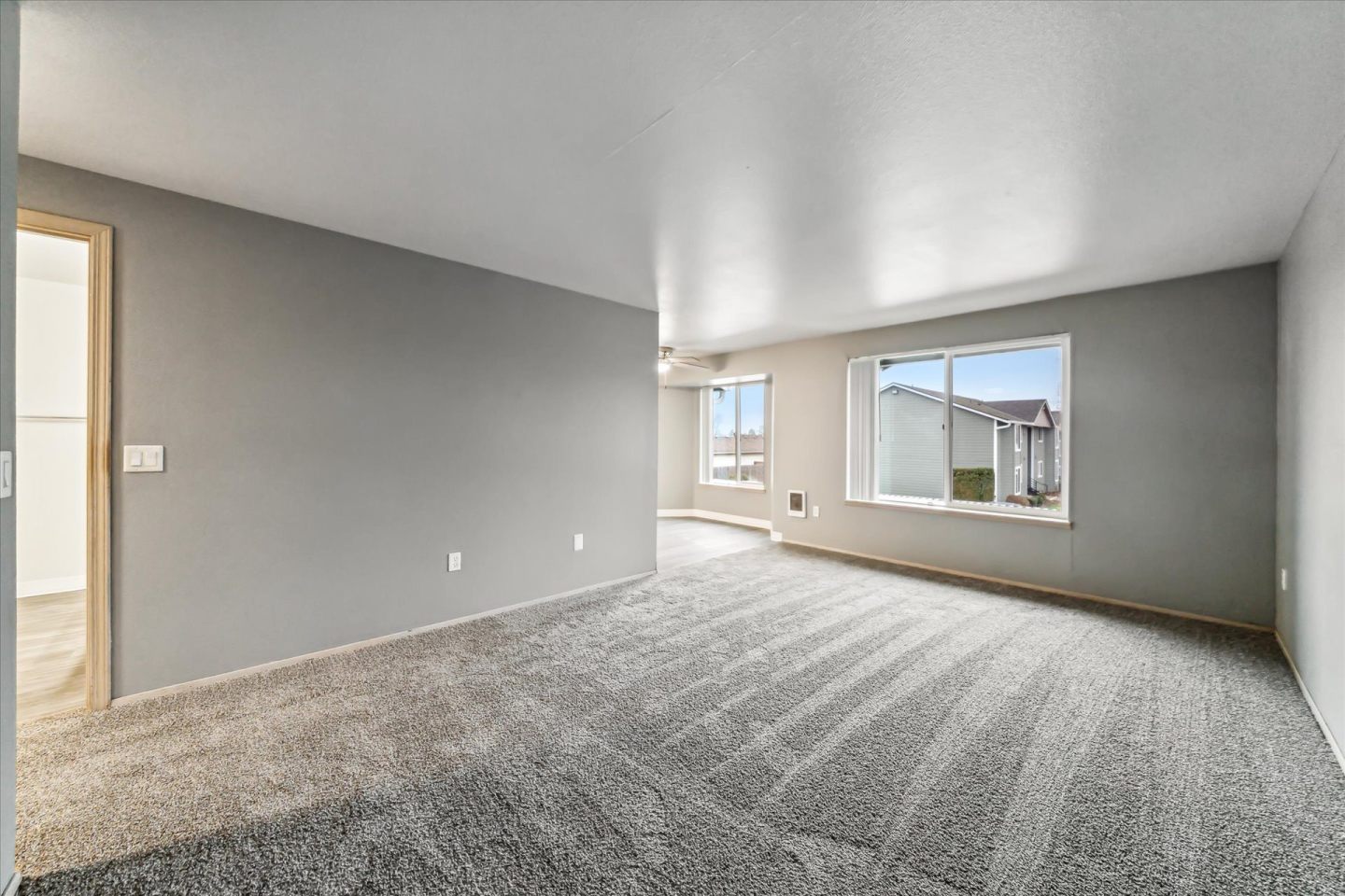 Oak Park Village Apartments Image 14
