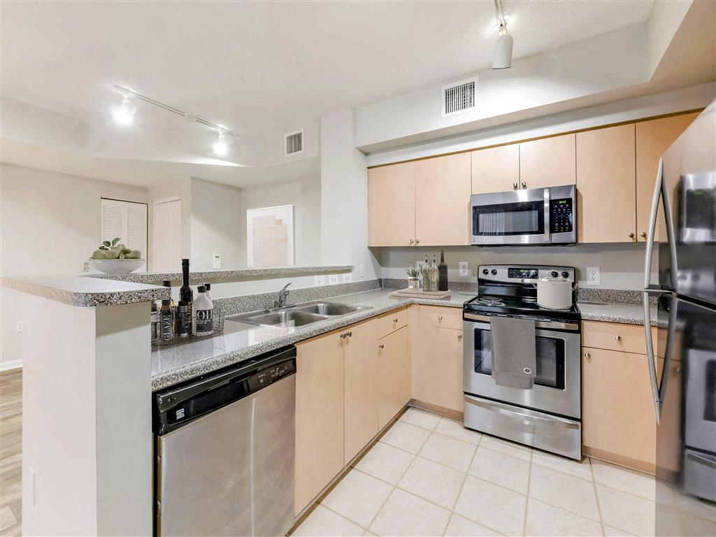 Miramar Lakes Apartments Image 4