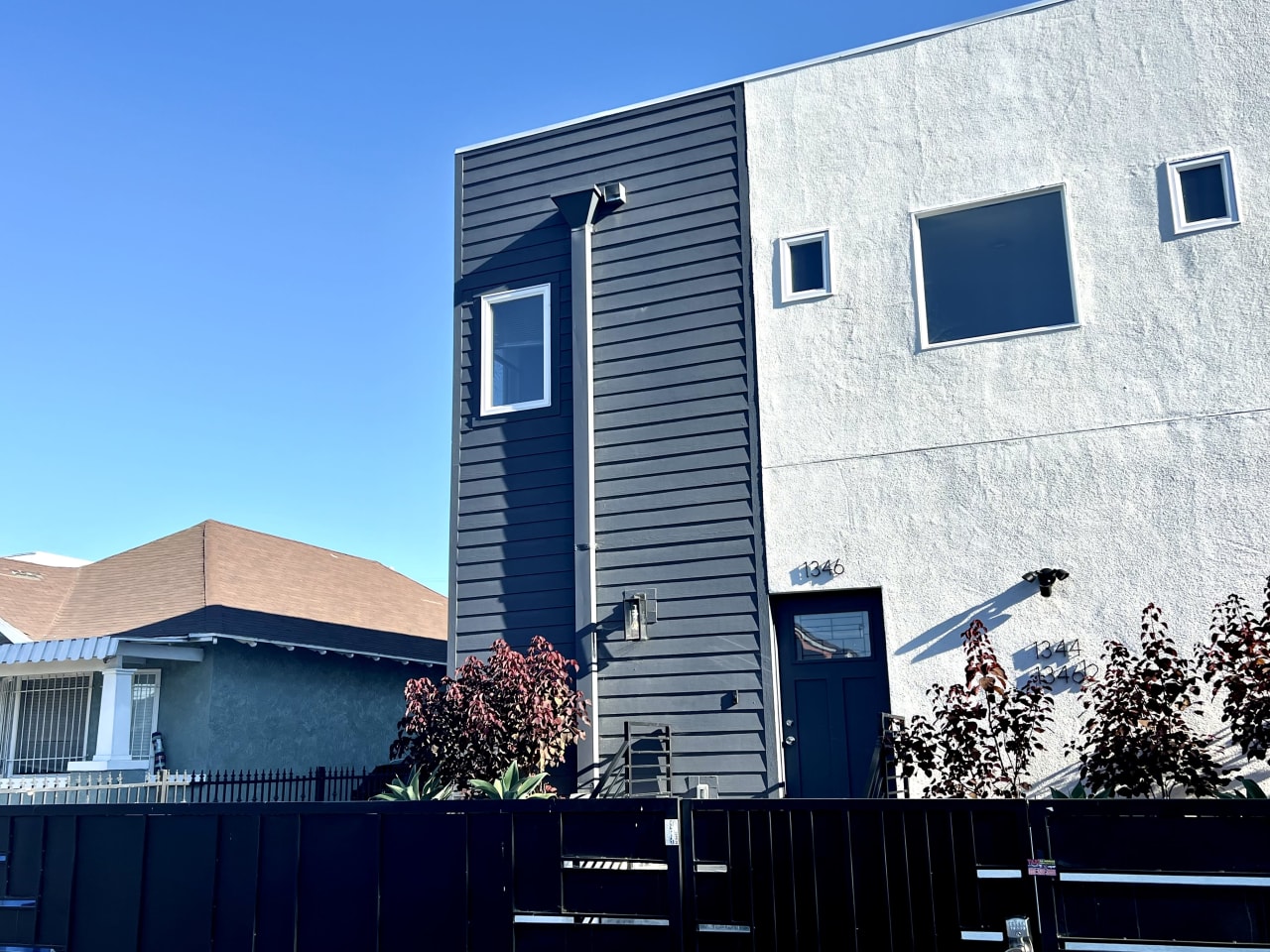 1344 W 37th Place - Co-Living Image 3