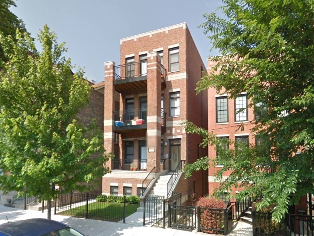 2334 N Greenview Image 2