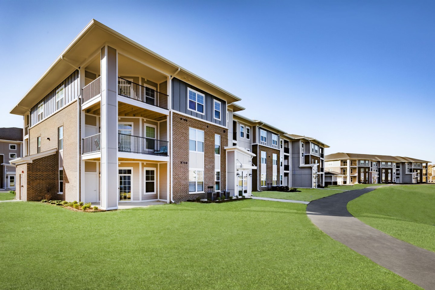 Flats at Stones Crossing Image 1