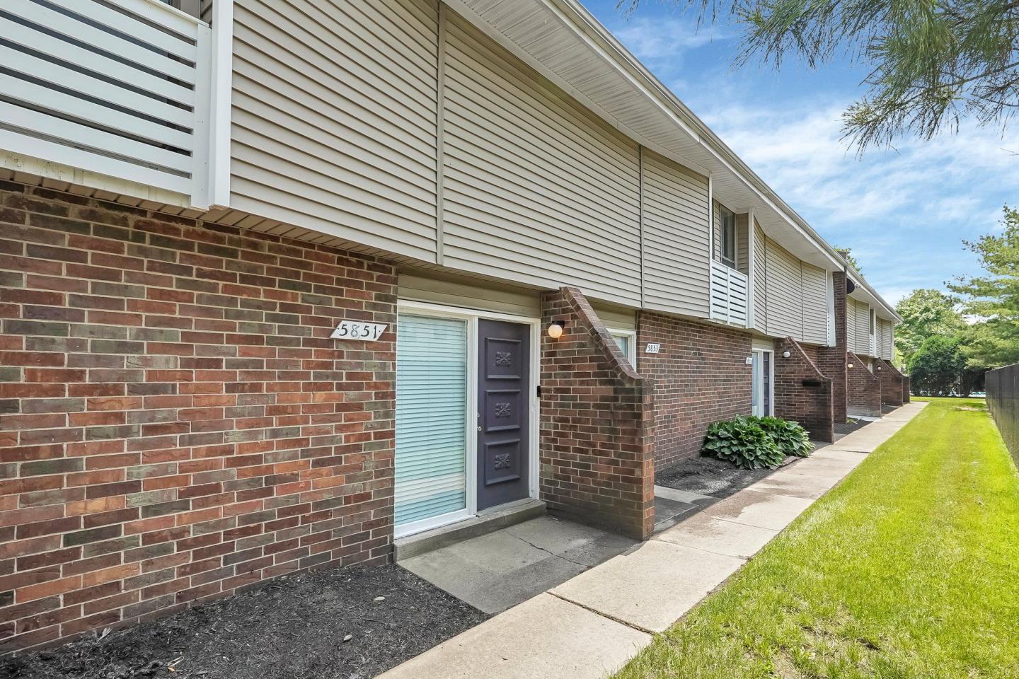 1289 | A Rental Condo Community Image 20