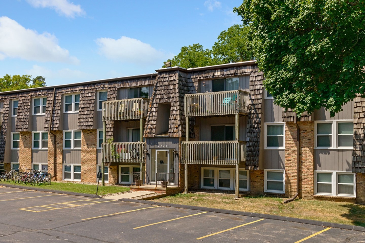 The 4220 Grand Apartments Image 2