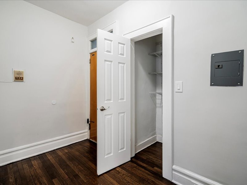 11 Park Place Apartments Image 14