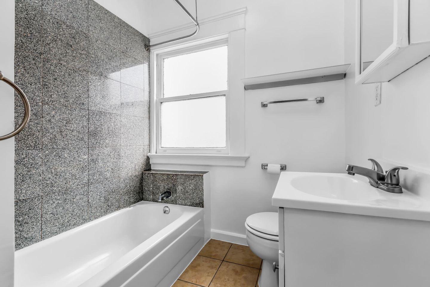 925 PIERCE Image 8