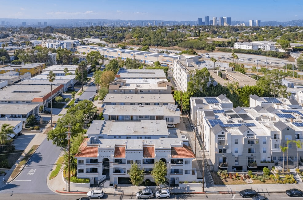 3460 Jasmine Avenue Image 2