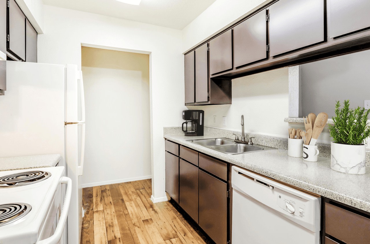 Brandon Oaks Apartments Image 37