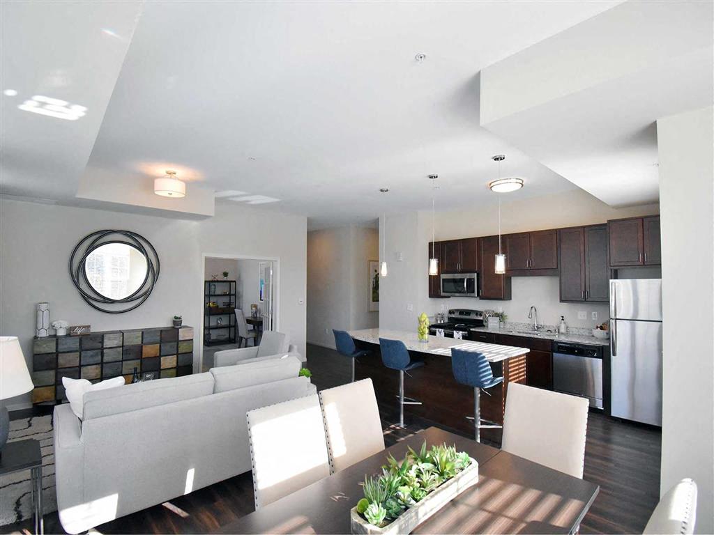 Oaks of Shorewood Apartments - 55+ Active Adult Apartment Homes Image 7