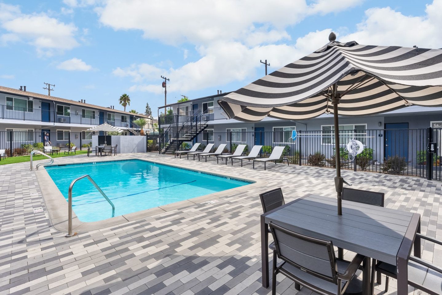 The Circle Apartments at Long Beach Image 44