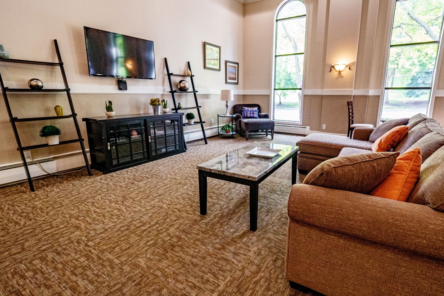 Plymouth Square at 37th Apartments Image 13