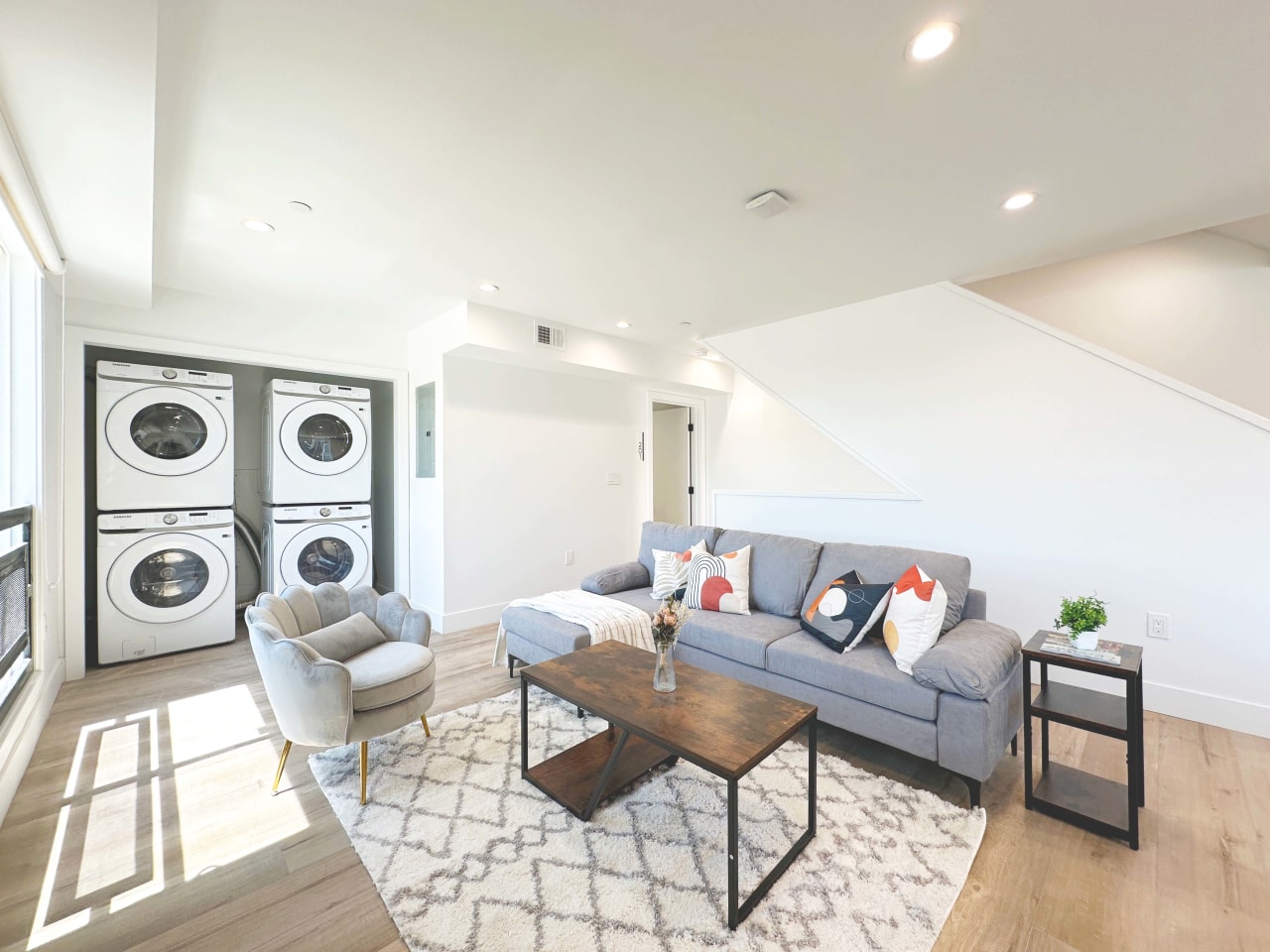 2909 Kenwood Avenue - Co-Living Housing Image 2