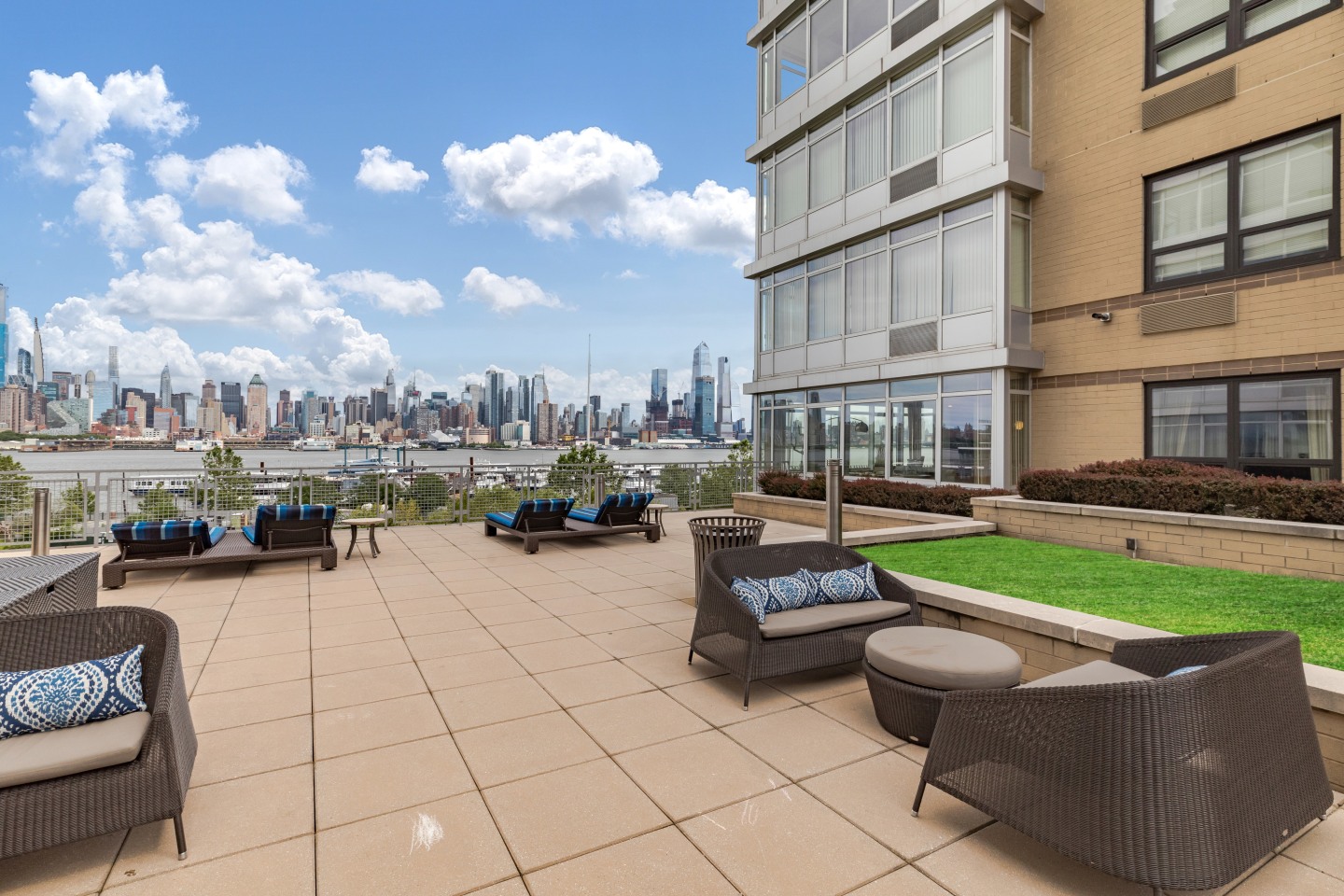 RiversEdge at Port Imperial Image 16