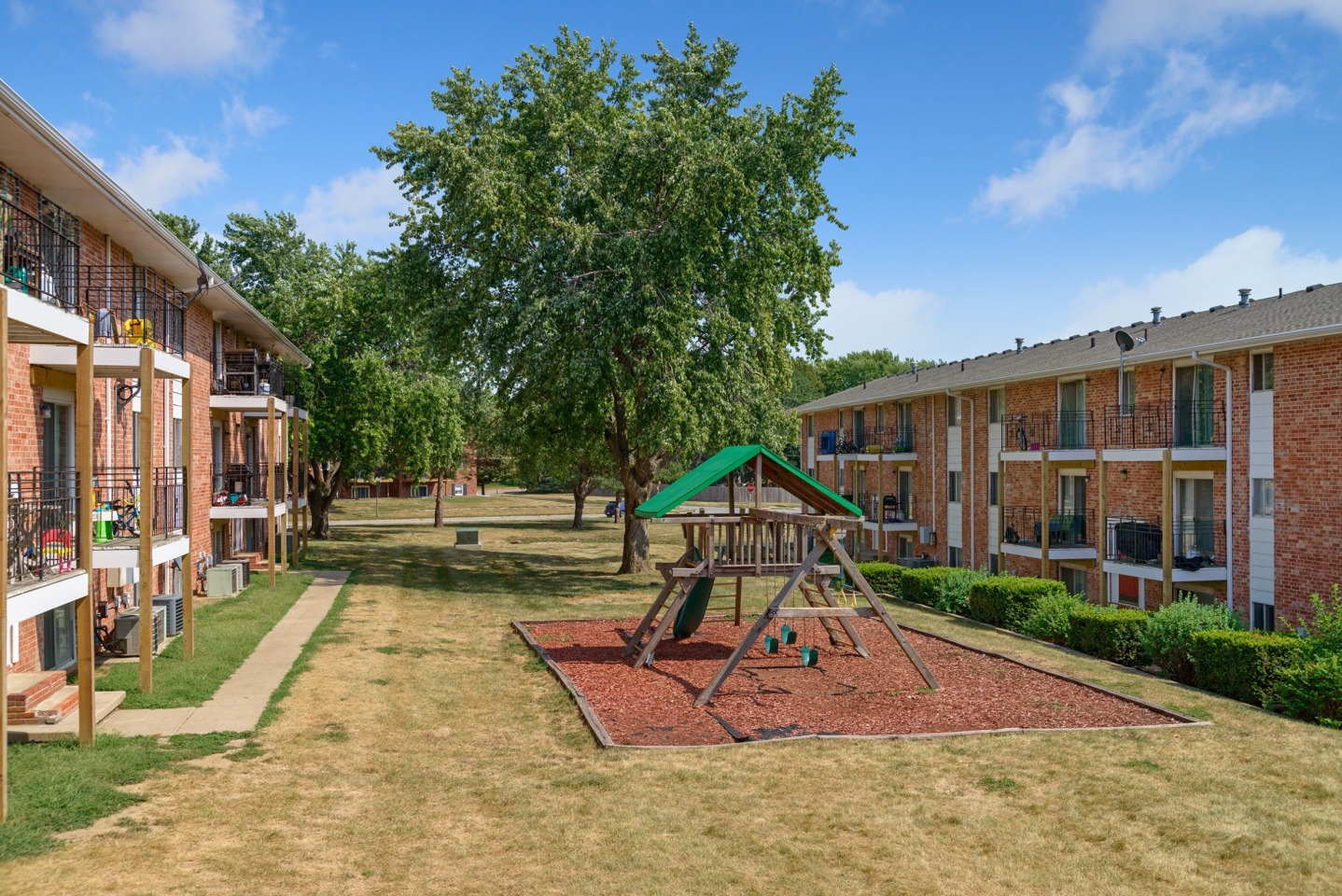 Colonial Village Image 10
