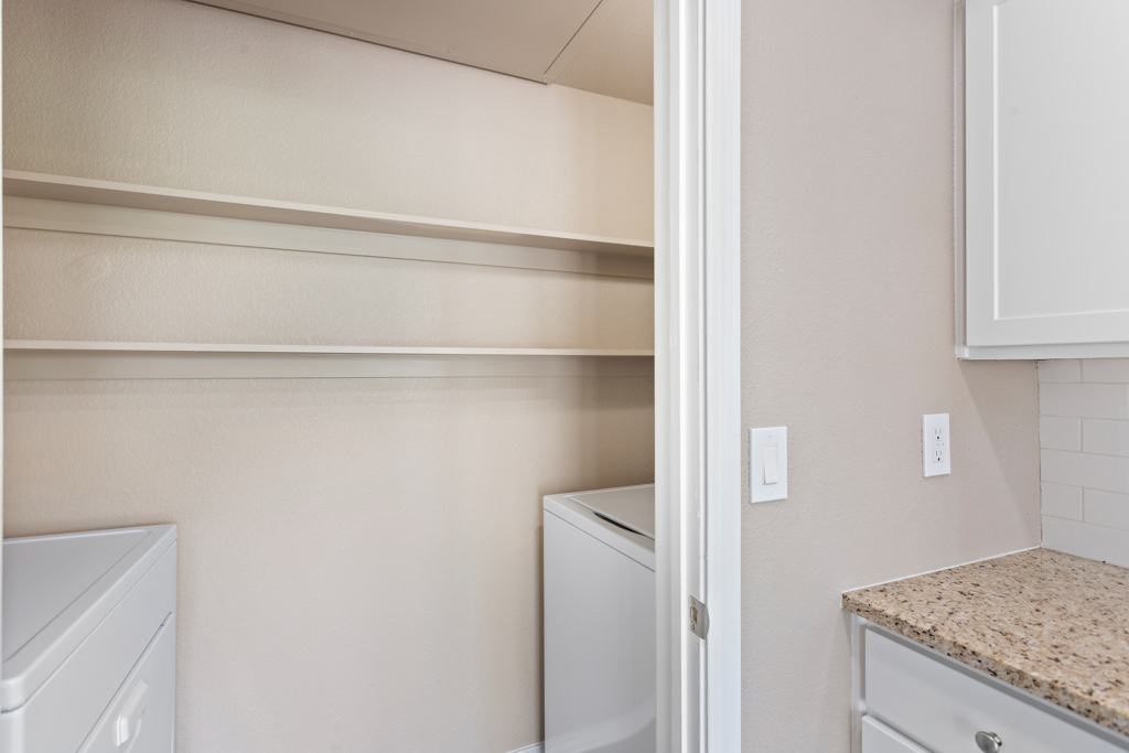 Waters Edge Apartment Homes Image 14