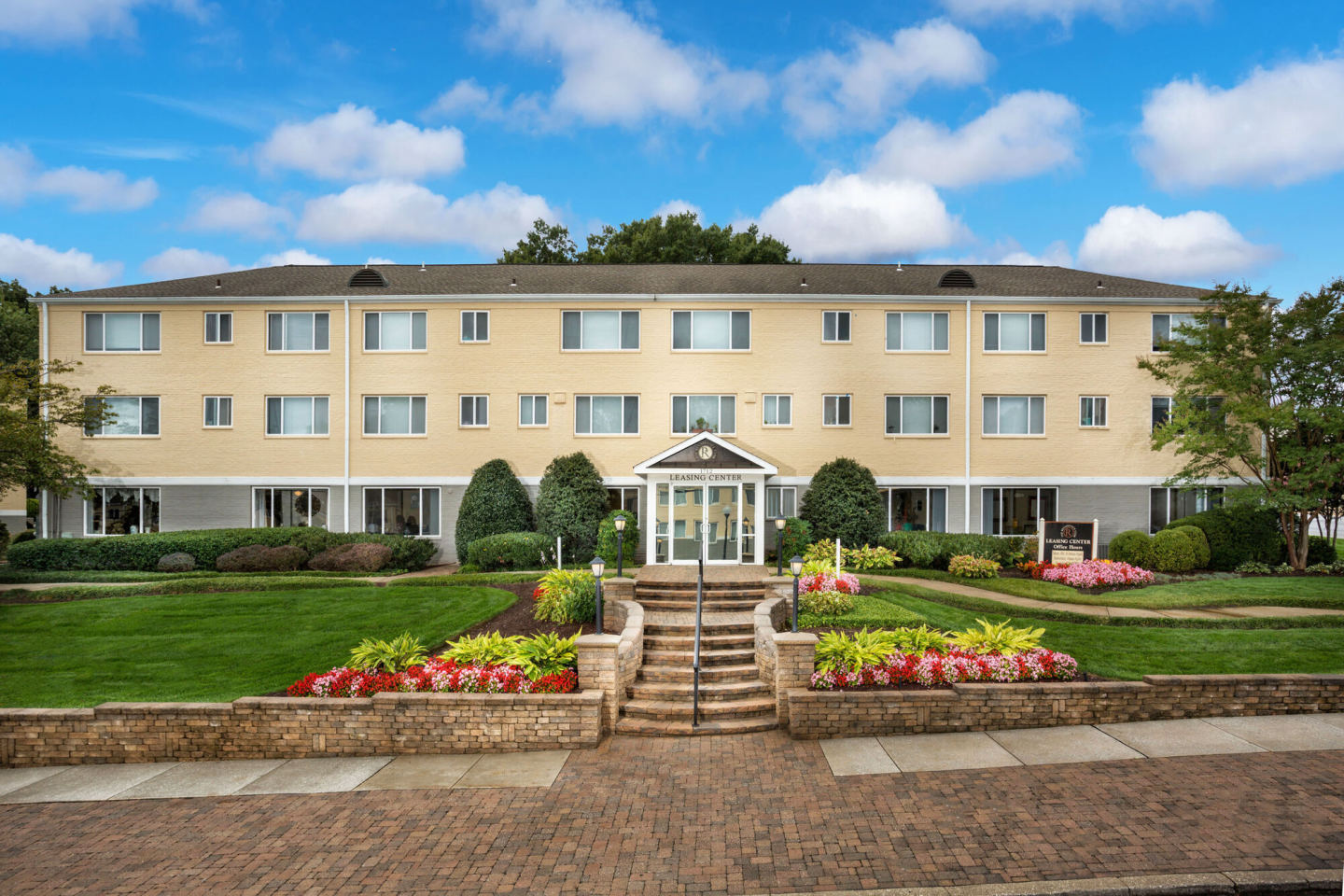 Renaissance Club Image 2