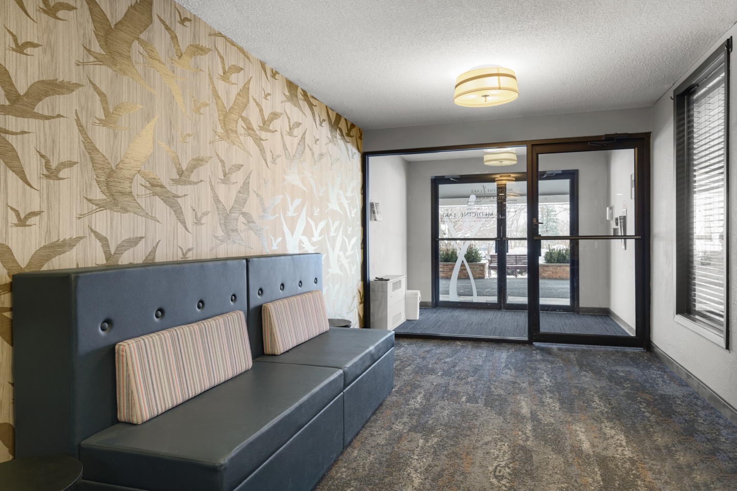 Medicine Lake Apartments Image 25