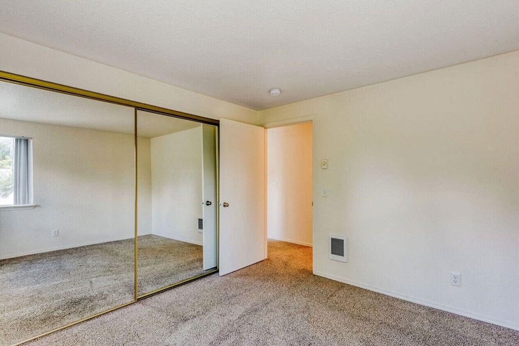Willamette Falls Court Apartments Image 9