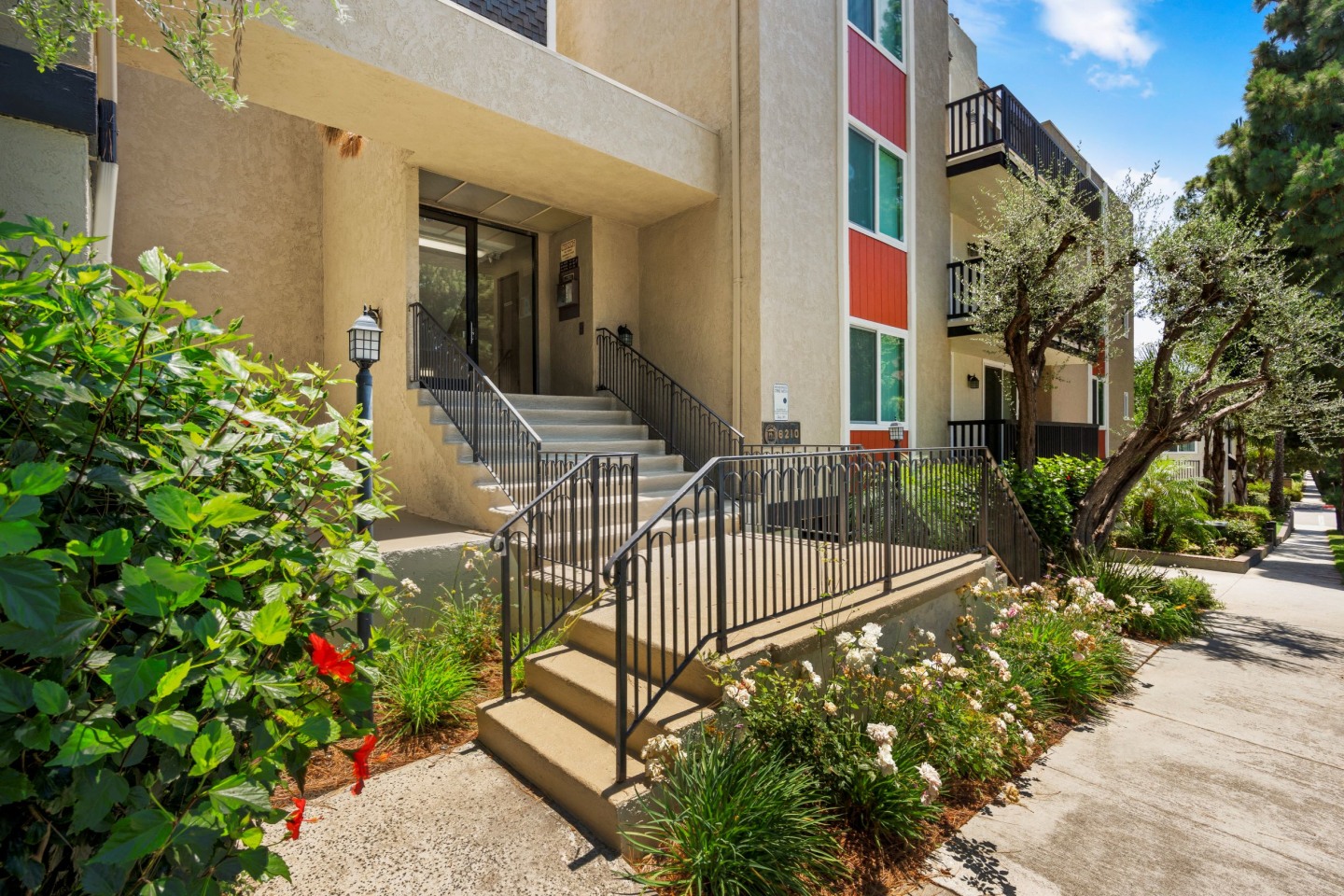 Parkway Plaza Apartments Image 13