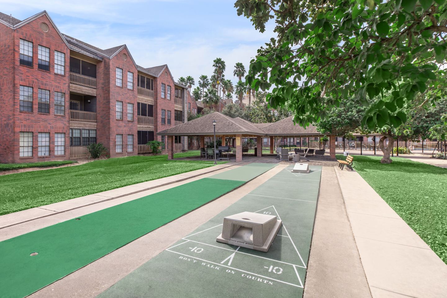 Encino Luxury Apartments Image 3