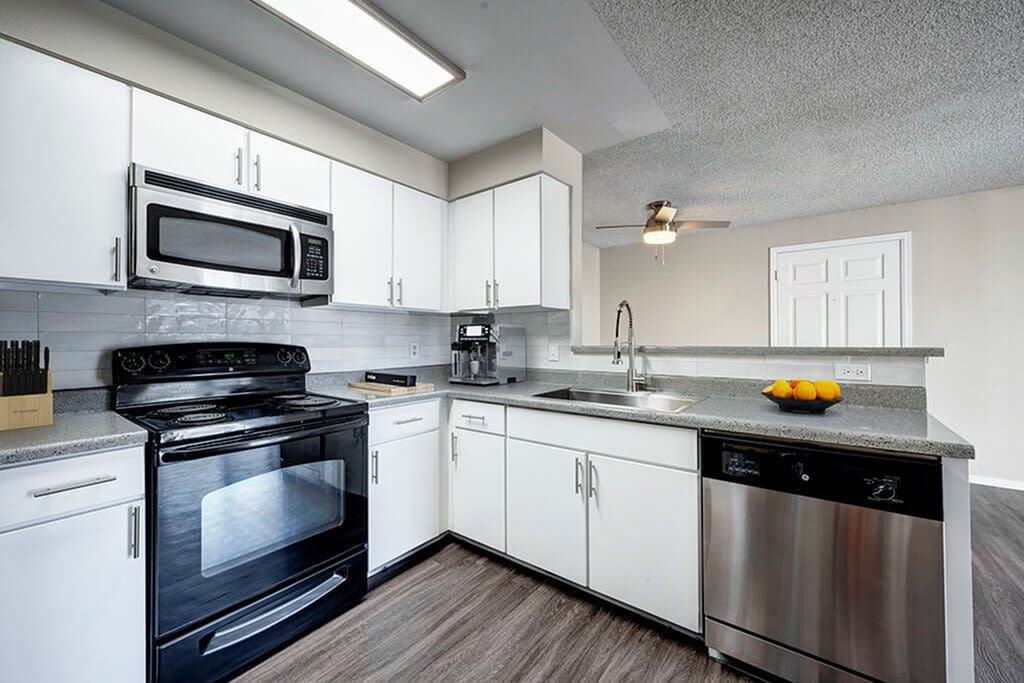 Summit Riverside Apartments Image 4