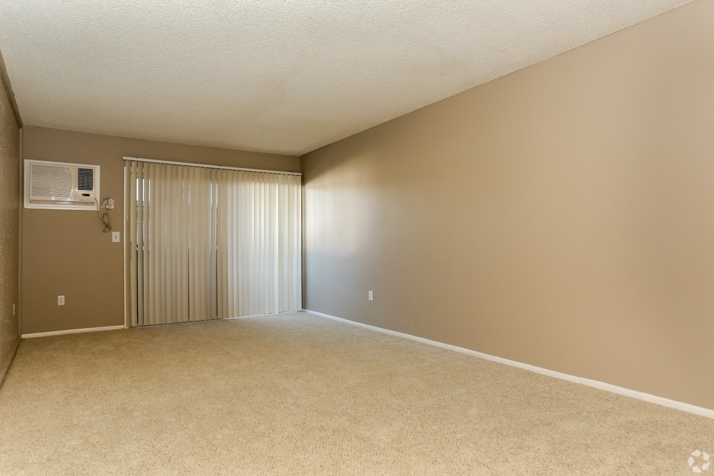 Cross Roads Apartments Image 14